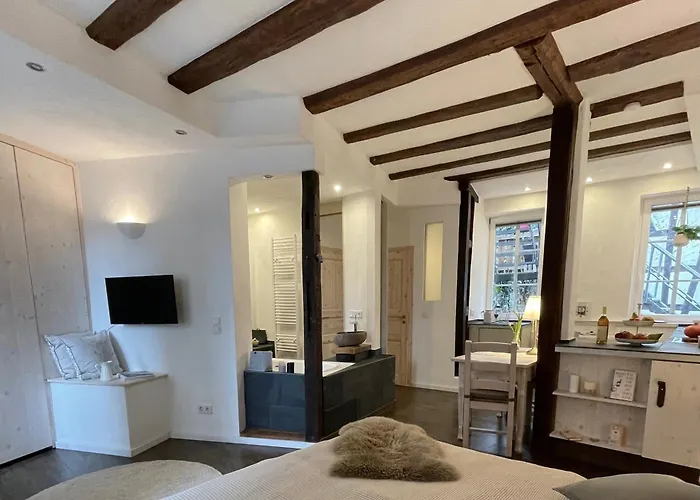 Kleines Altstadt-gaestehaus Mit Garten Und Herz